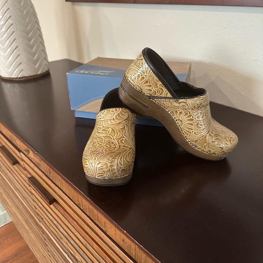 Dansko tooled clogs size 38